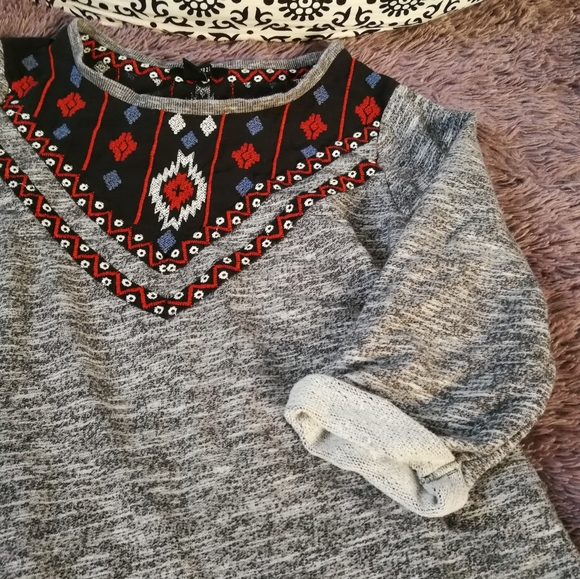 Forever 21 Sweaters - Forever 21 embroidered sweater